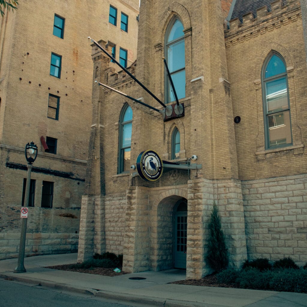Picture of building exterior, gothic architecture church